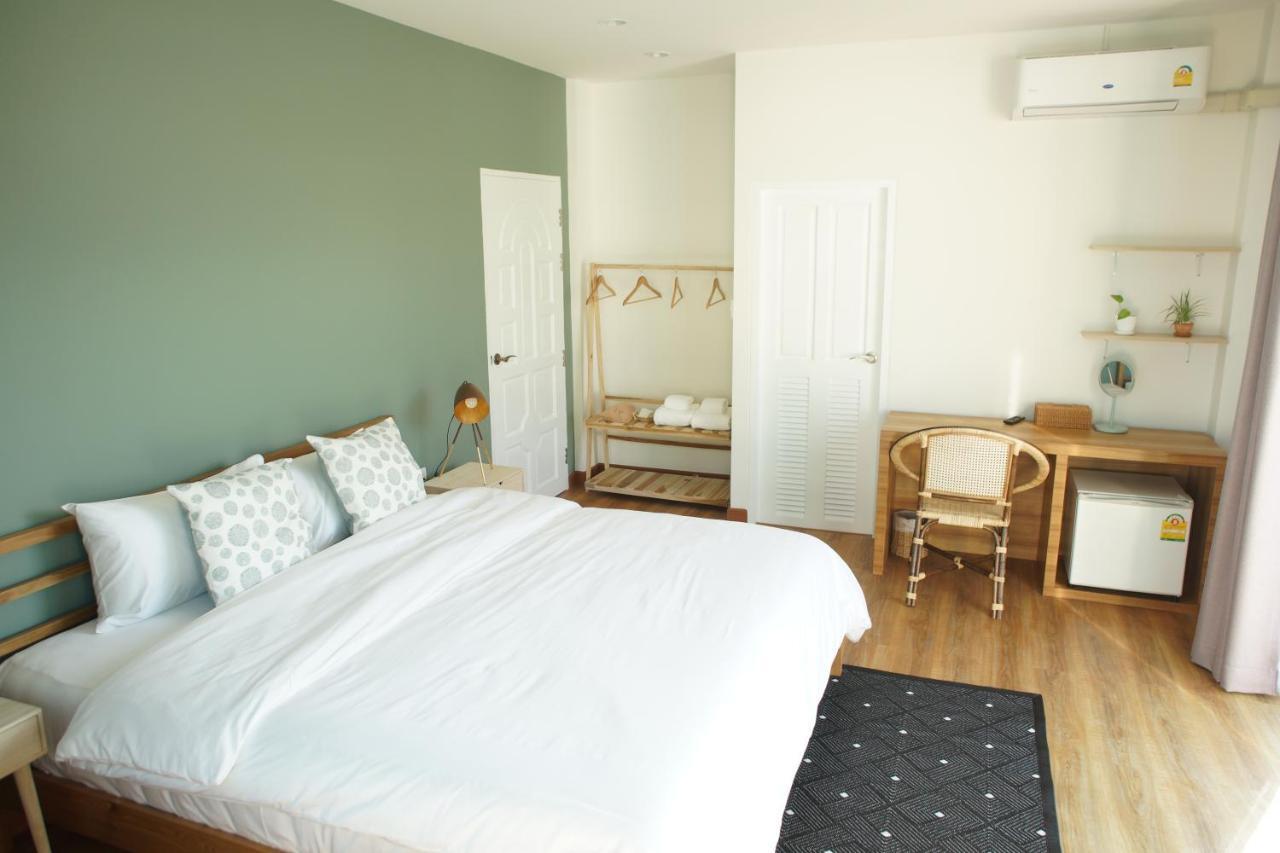 Breadfruit Hostel Чиангмай Екстериор снимка