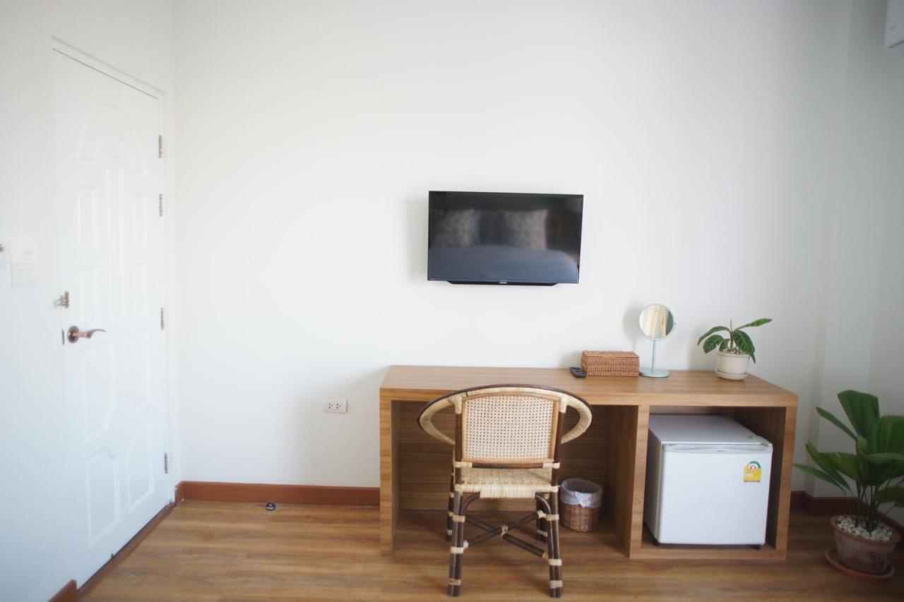 Breadfruit Hostel Чиангмай Екстериор снимка