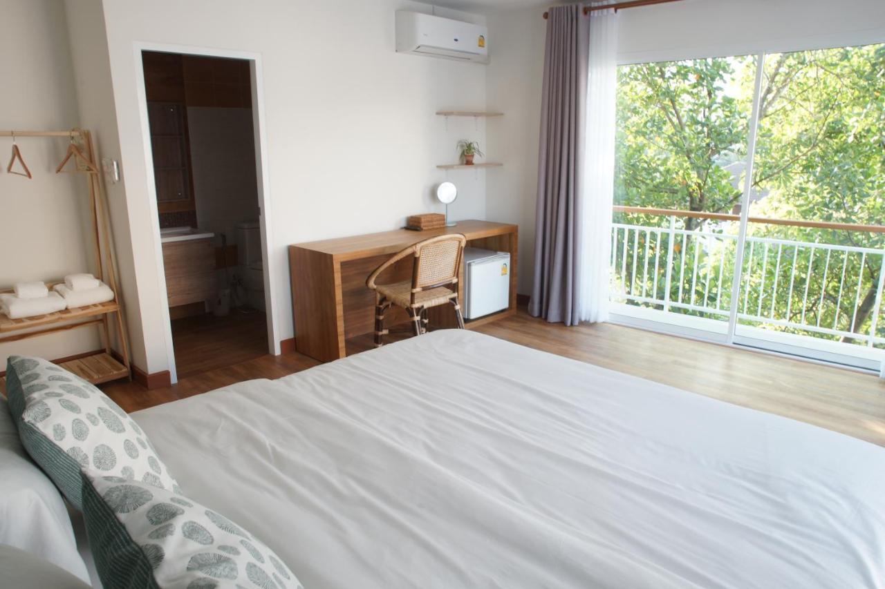 Breadfruit Hostel Чиангмай Екстериор снимка
